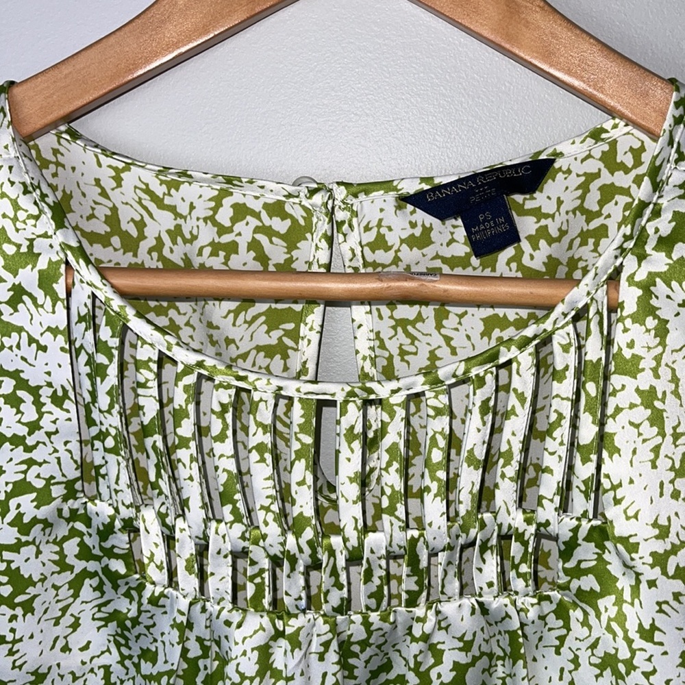 Banana Republic Silk White Green Tank Shell Petite - Picture 2 of 6